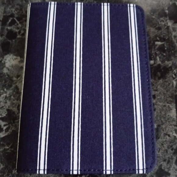 J Crew Women's Passport Holder - Picture 2 of 5